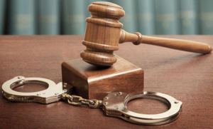 Đã bị xử phạt hành chính liệu có bị khởi tố hình sự?