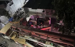 Khổ sở vì hàng xóm xây nhà vào ban đêm