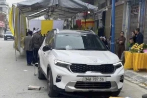 Mức phạt nào cho cán bộ huyện lao ôtô vào đám tang ở Hải Dương